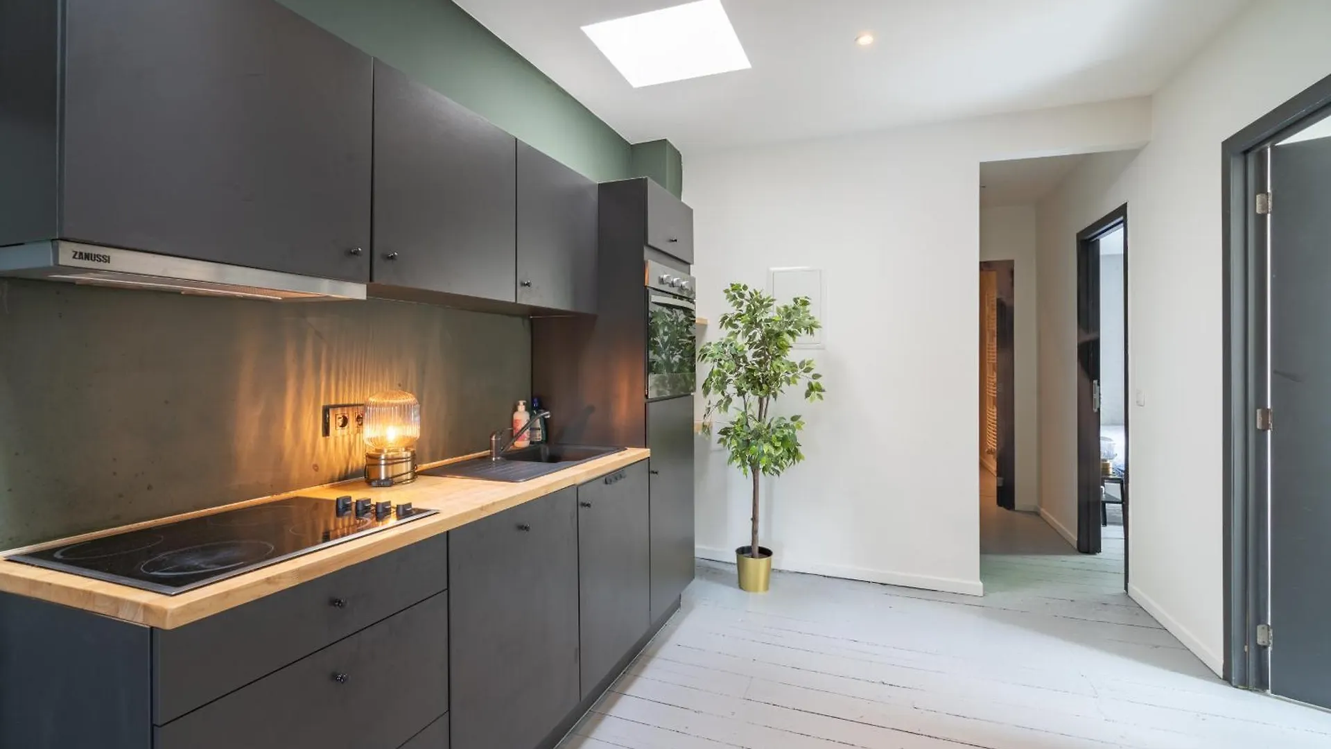 אנטוורפן Charming Two-Bedroom River Side Apartment